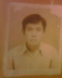 Vợ là Nguyễn Thị Xuyến tìm mộ chồng là liệt sĩ Nguyễn Chí Thành hi sinh 13/5/1979 tại Campuchia