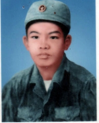 VŨ THỊ NGÂN tìm phần mộ liệt sỹ VŨ VĂN TRÌ hy sinh năm 1970