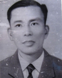 PHAN THỊ XÉM tìm phần mộ liệt sỹ HỒ THANH HỶ hy sinh năm 1968