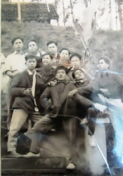 LÝ Á MÙI tìm phần mộ liệt sỹ LÝ CÔNG ĐỨC hy sinh năm 1972