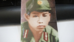 Cháu TÔ ANH TUẤN tìm mộ hài cốt liệt sỹ NGUYỄN ANH THƯ hy sinh năm 1972