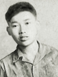 Em gái Lê Thị Hường tìm mộ anh trai là liệt sỹ Lê Văn Hớn hy sinh năm 1970