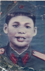 Hoàng Văn Long tìm mộ liệt sĩ Hoàng Trung Tính mất năm 1979