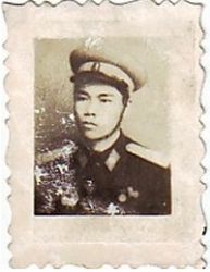 Vũ Thị Tuyết Nhung tìm mộ liệt sĩ Võ Duy Trinh mất năm 1968