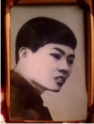 Nguyễn Thế Bằng tìm mộ liệt sĩ Nguyễn Thế Dũng mất năm 1972