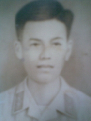 em trai Lê Thắng tìm phần mộ anh trai Lê Nguyên