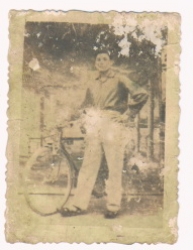 Cháu Trần văn Cải tìm phần mộ liệt sỹ Bác Trần Thanh Thường hy sinh năm 1969