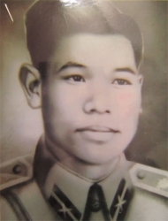 NGUYỄN KHẮC THƯỜNG tìm phần mộ liệt sỹ NGUYỄN KHẮC LUÂN hy sinh năm 1967