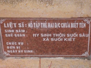 Nhắn tìm thân nhân mộ tập thể hai đồng chí chưa biết tên